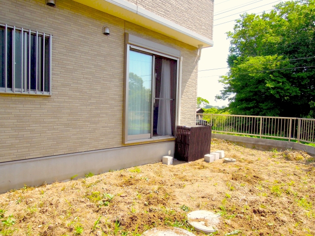 庭の除草剤のデメリットを補う代替案