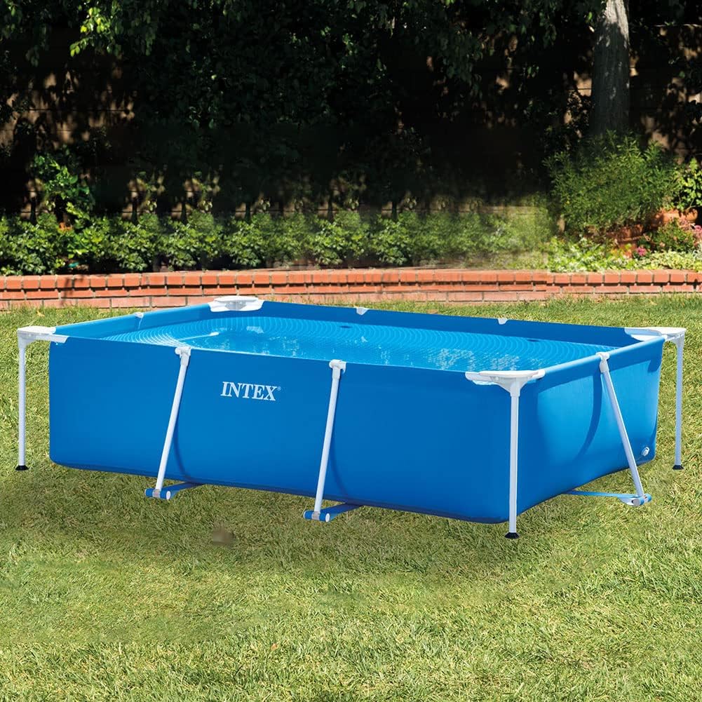 庭のプール；家族で遊べる大型フレームプール